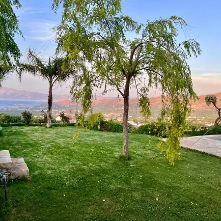 Elena Chania Villa Karefilianá