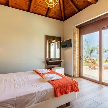 Elena Chania Villa Karefilianá